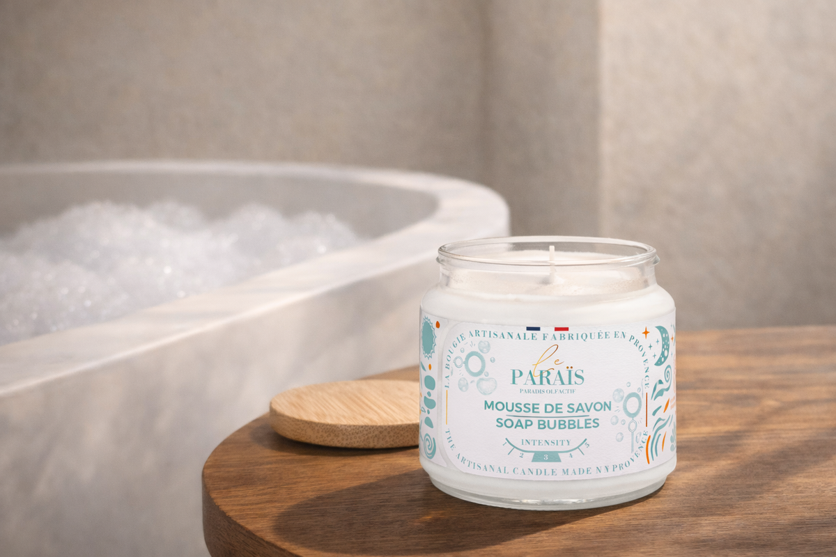 Bougie parfumée Mousse de Savon en situation, Le Paraïs