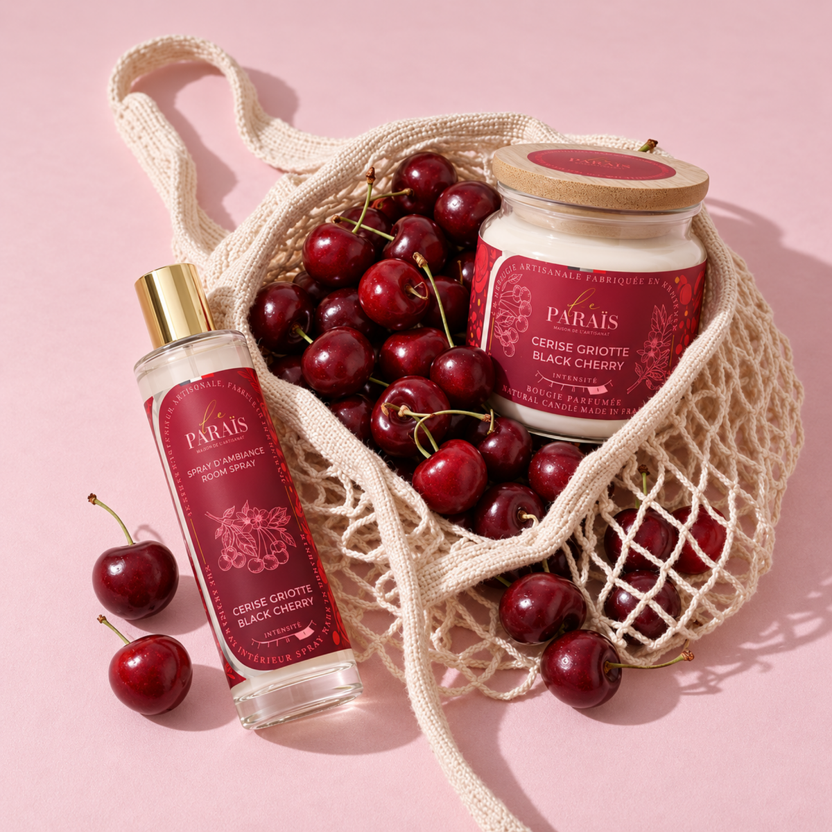 Bougie et spray d'ambiance Cerise Griotte avec un sac de fruits, Le Paraïs